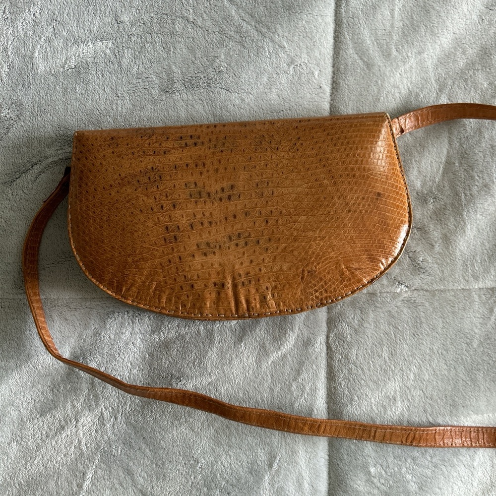 Elegant Tan Leather Crossbody Bag